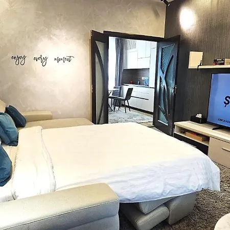 Reva - Civic Center Apartment *